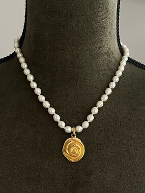 Authentic Vintage Givenchy Rose Flower Baroque Pearl Chain Gold Beaded Necklace